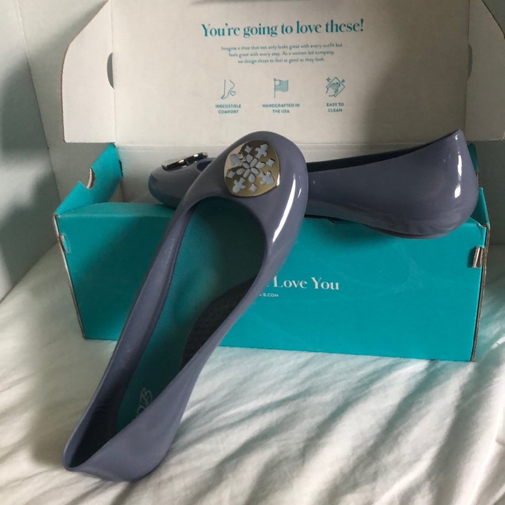 NIB OKA-B Dusty Blue Metal Pendent Shoes SZ 7 CUTE